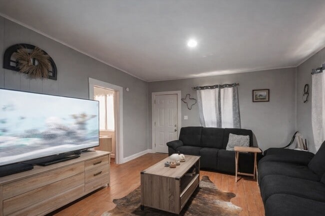 Building Photo - 201 S Cleveland St