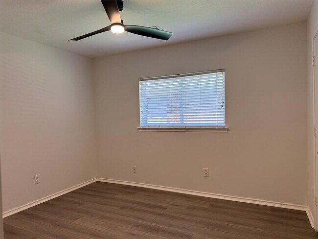 Building Photo - 16910 Pheasant Ridge Dr