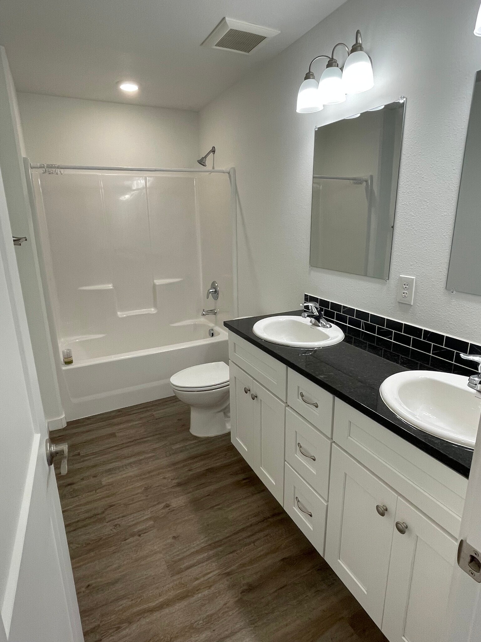 Building Photo - 2942 W 18th Ave