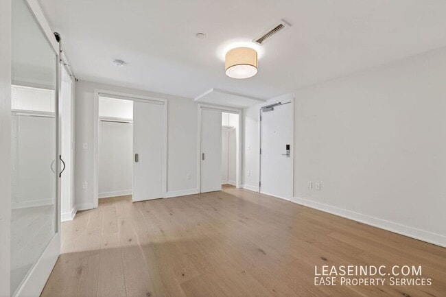 Building Photo - 1332 8th St NW