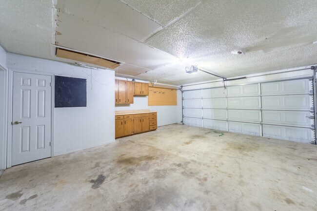 Building Photo - 121 Lake Vista W