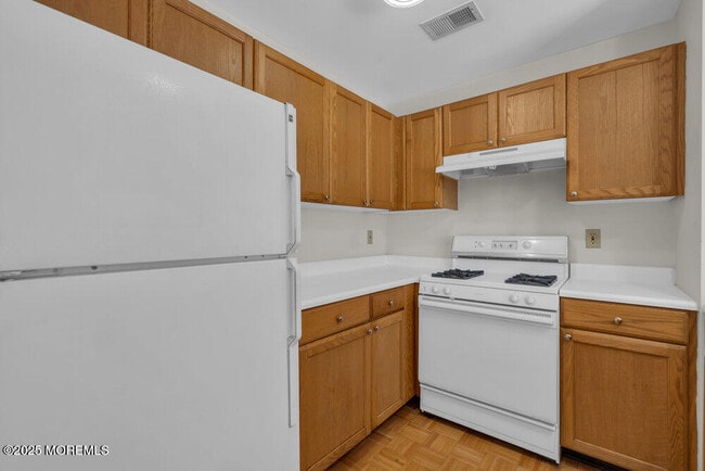 Building Photo - 25 Jockey Ln