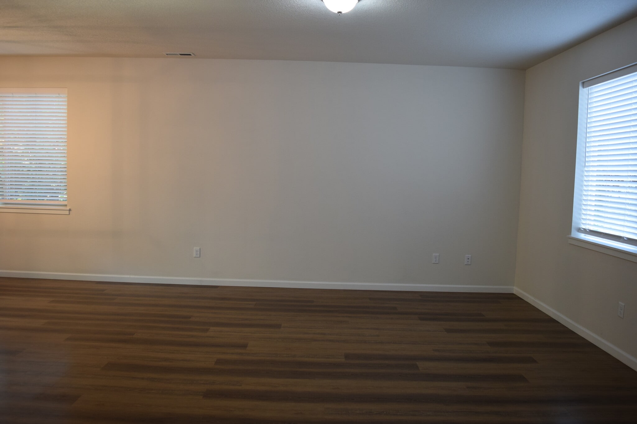 Building Photo - 836 SE Linden Ct