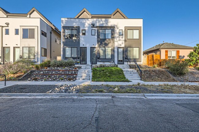 Building Photo - Stunning 3-Bedroom, 3.5-Bathroom Townhouse...