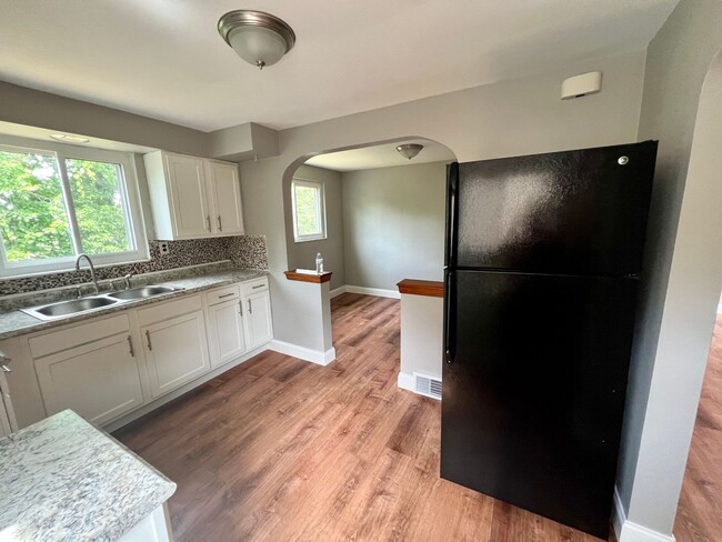 Primary Photo - Stunning Home - 2 Bedroom 1 Bathroom - Pit...
