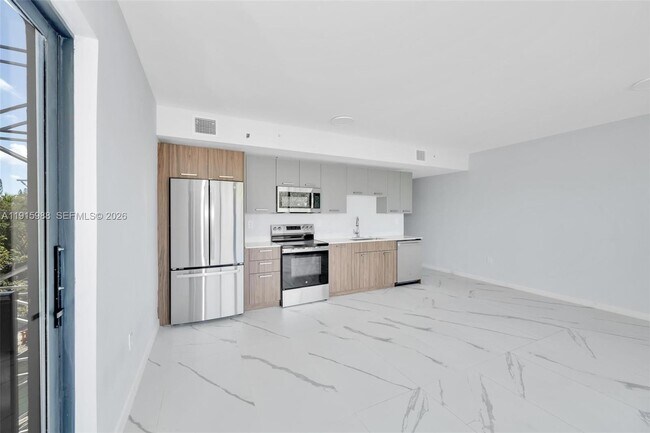 Building Photo - 840 NE 130th St