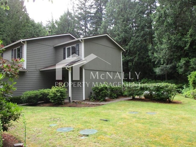 Building Photo - Charming 2 Bedroom 2 Bath Duplex