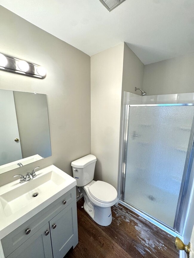 Building Photo - THREE BEDROOM TOWNHOME-PARKLAND SCHOOLS!