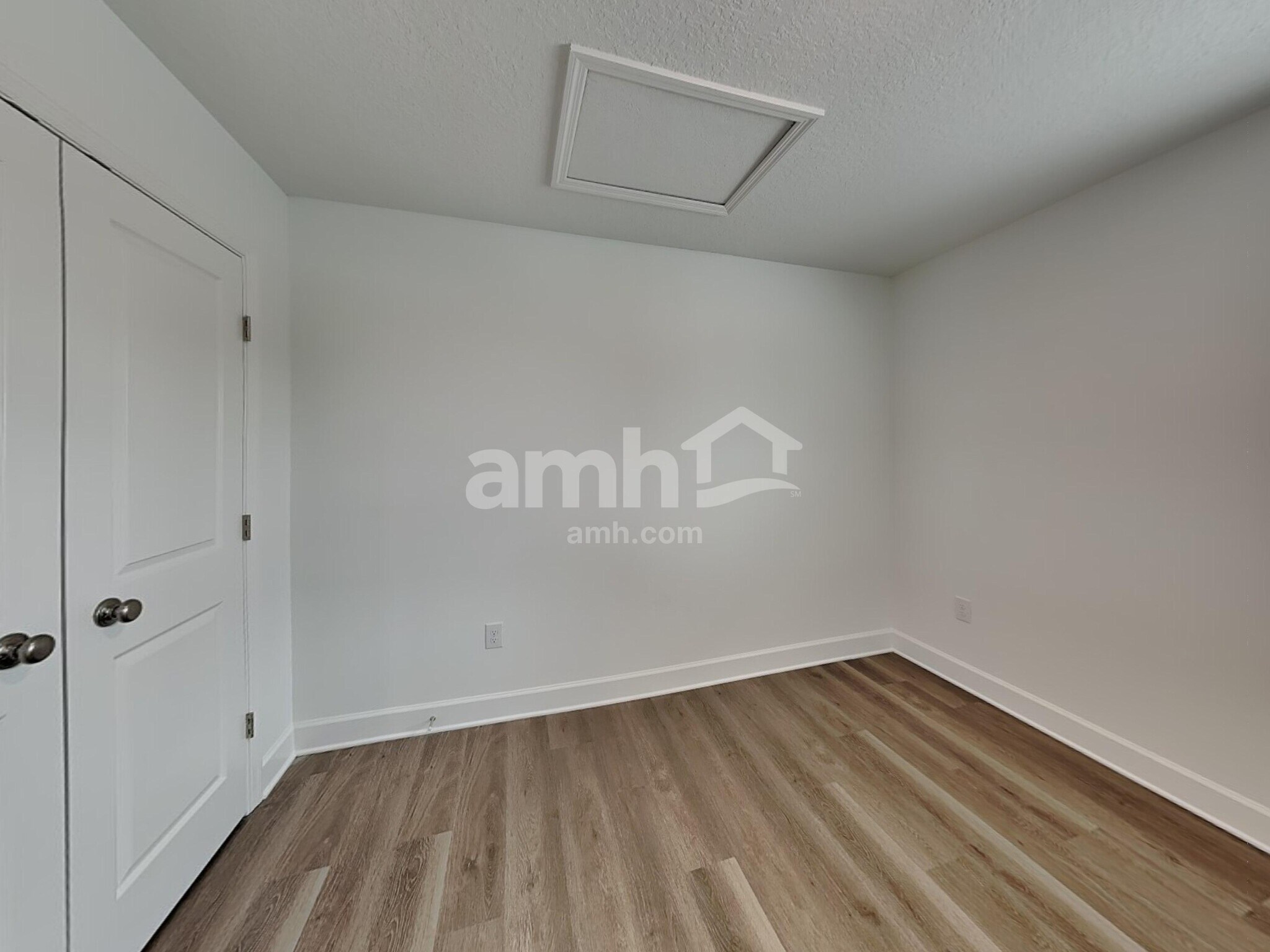 Building Photo - 2907 19th Ave W