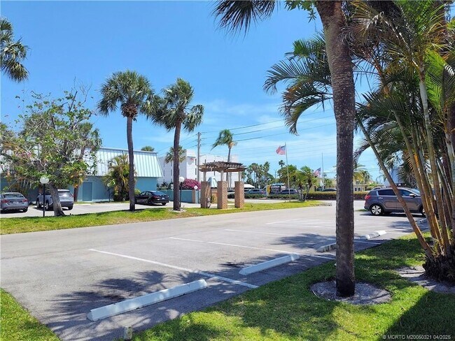 Building Photo - 950 S Kanner Hwy