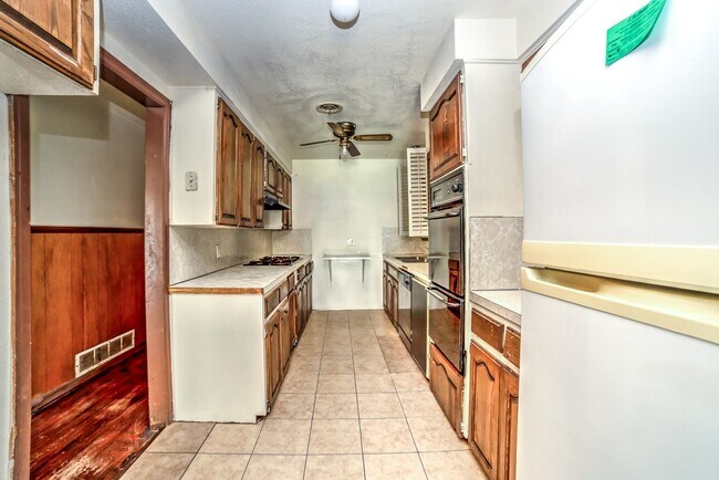 Building Photo - 4824 N Xanthus Ave
