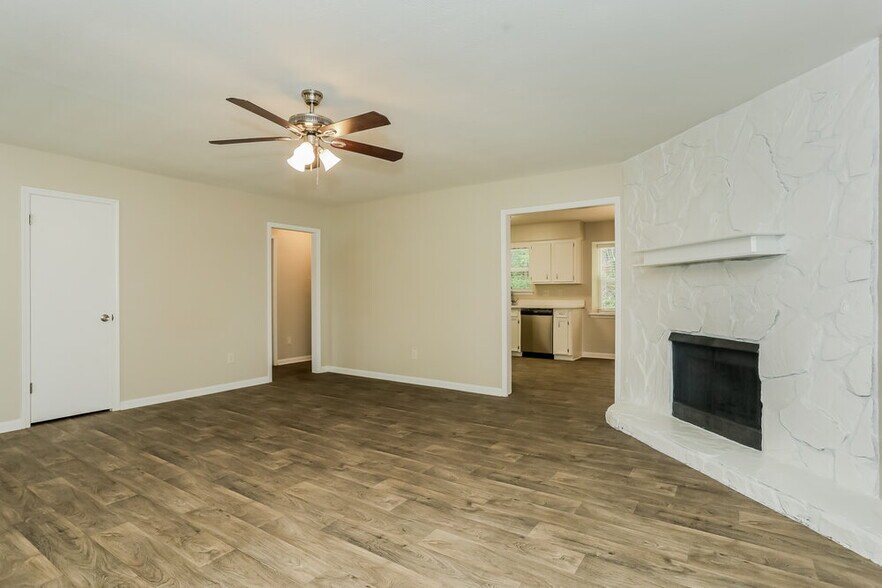 Building Photo - 843 Tall Deer Dr
