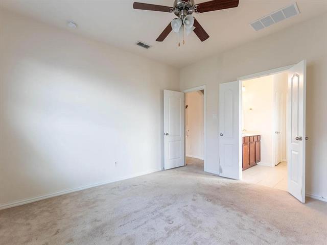 Building Photo - 2601 Sun Creek Dr