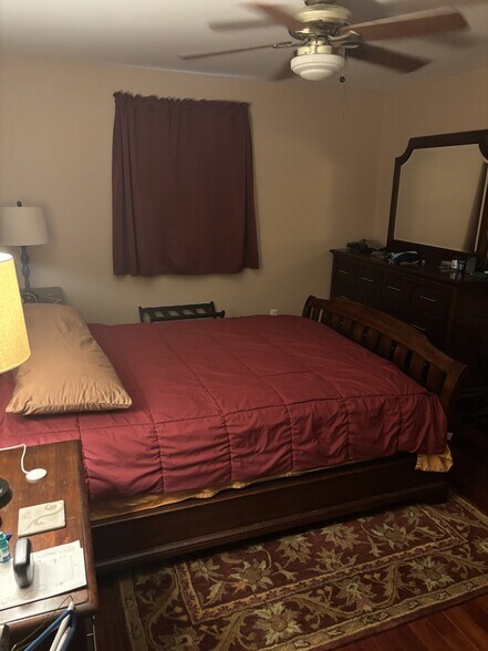 Master Bedroom - 611 Pin Oak Rd