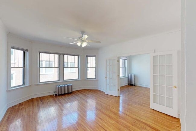Interior Photo - 5034-5046 S. Woodlawn Avenue