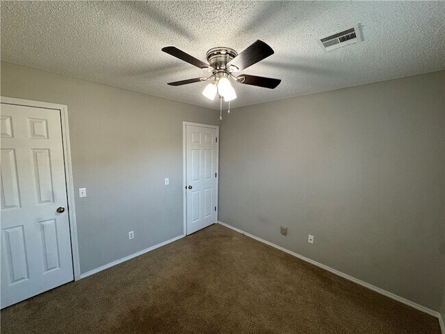 Building Photo - 1160 S Jasmine Ln