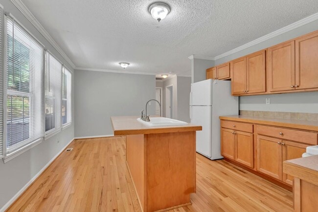 Building Photo - 3 Bed/2 Bath House in West Jefferson!