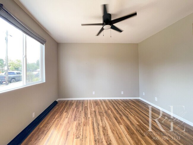 Building Photo - 3BR Bremerton Home with Vintage Charm & Mo...