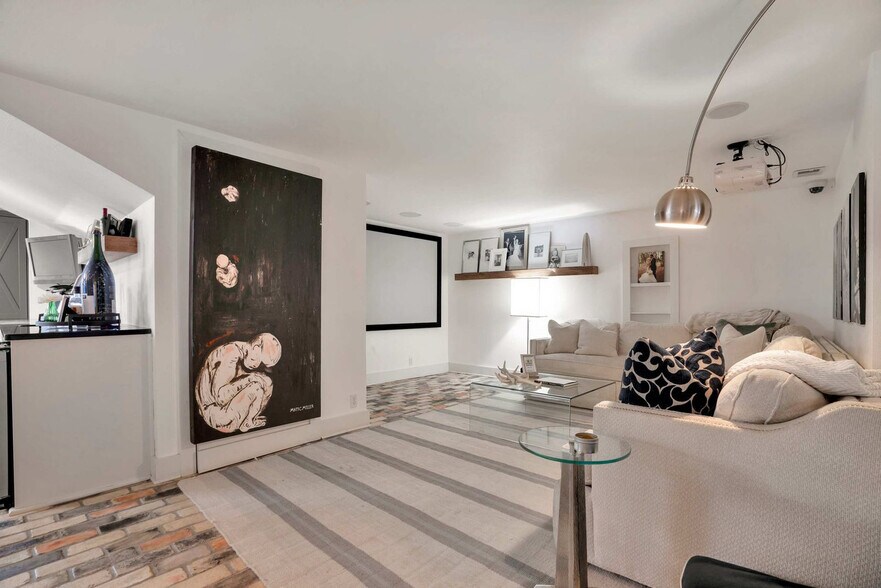 Building Photo - 802 N Park Ave