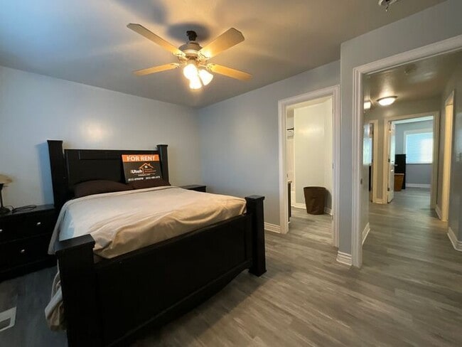 Building Photo - 3 bedroom 2 1/2 Bath Townhouse- Partially Furnished- Ready this month