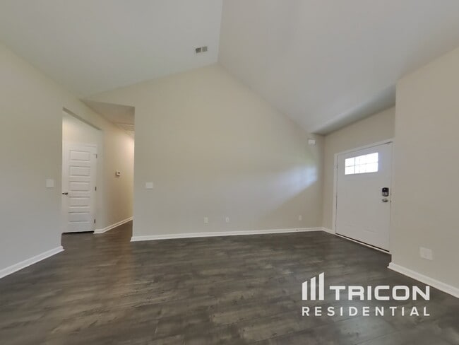 Building Photo - 1007 Cyril Dr