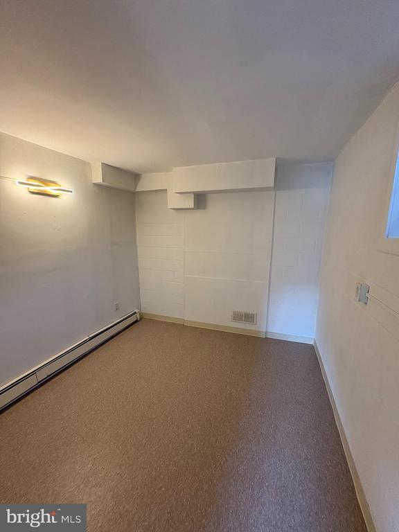 Building Photo - 9 N Church St