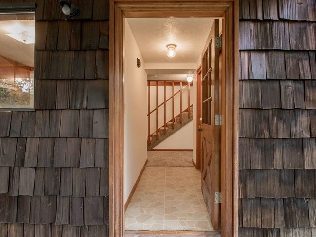 Building Photo - Adorable 2-bdrm/2-bath barn conversion home off River Road—Rural feel, close to everything