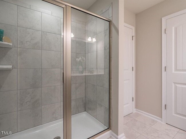 Building Photo - Gorgeous new townhome in the heart of Clay...