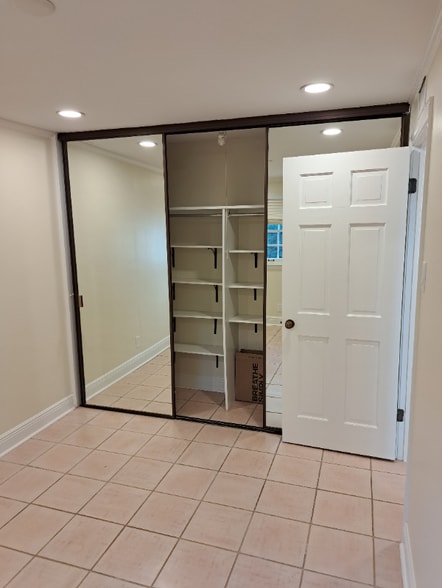 Building Photo - 617 Dauphine St