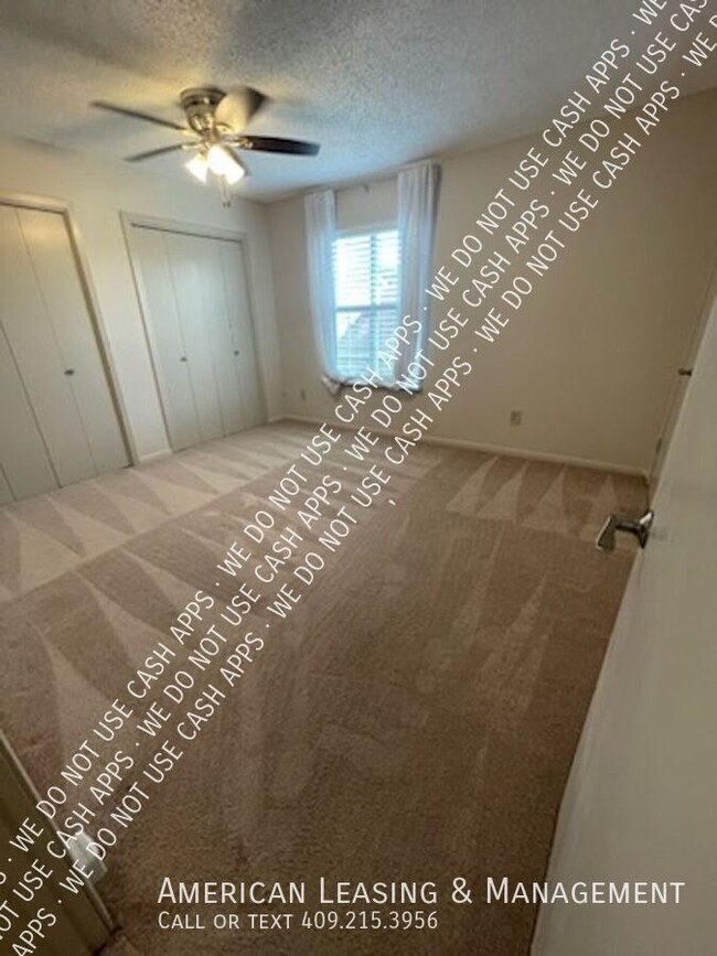 Building Photo - COMING SOON! Spacious 2/1.5 Town Home in B...