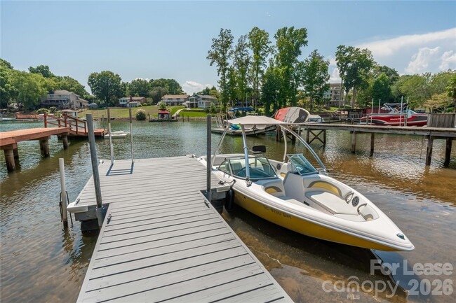 Building Photo - 108 Surfside Rd