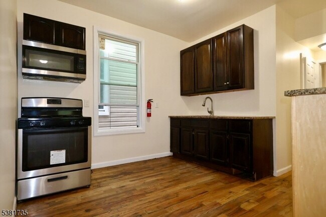 Building Photo - 112 Chadwick Ave