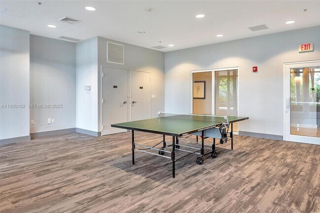 Building Photo - 6515 Collins Ave