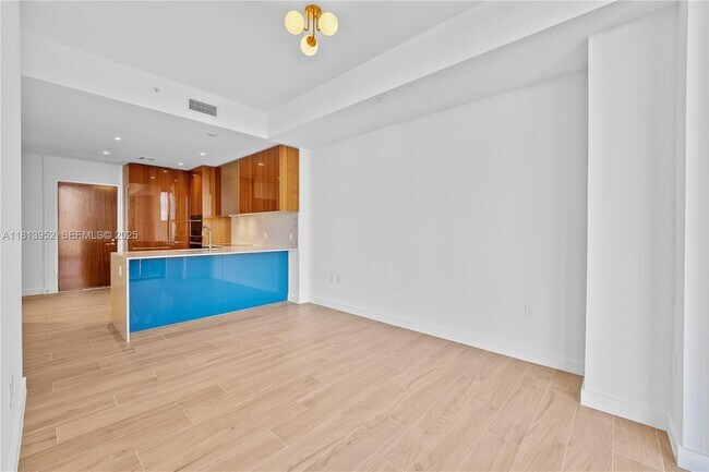 Building Photo - 2678 Tigertail Ave