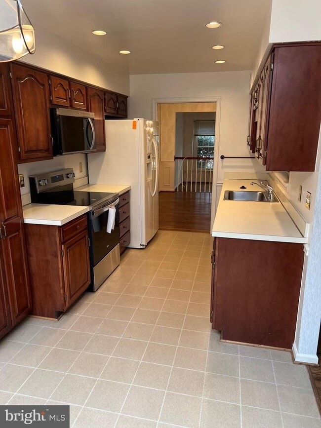 Building Photo - 10775 Brewer House Rd