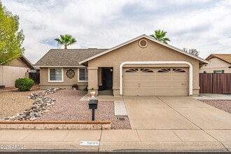 Building Photo - 5625 W Sunnyside Dr