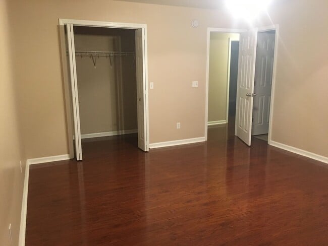 Building Photo - Fairfield Estates -