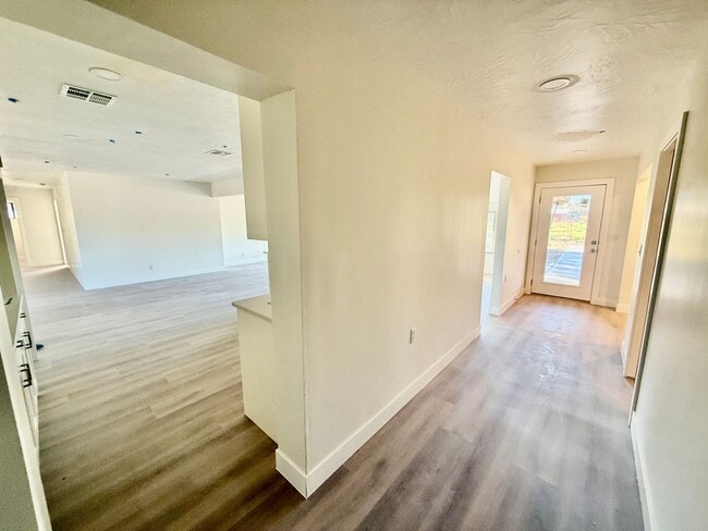 Building Photo - Beautifully Remodeled Three Bedroom Home on 2 Acres with Horse Privileges in Hurricane