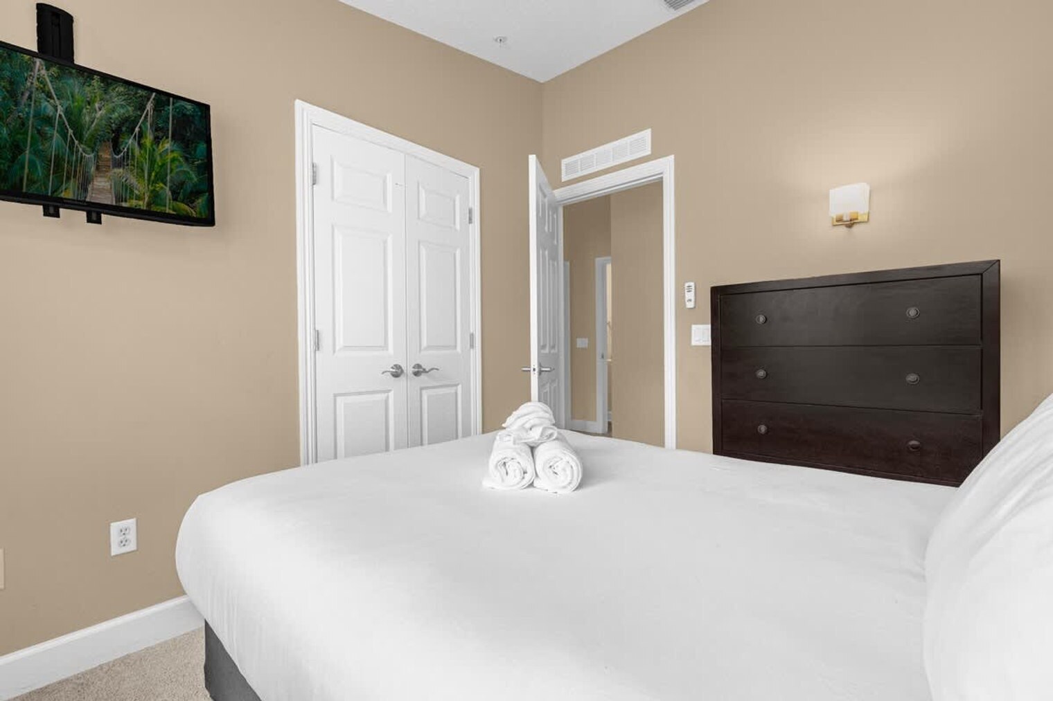 Building Photo - 14590 Damai Ln