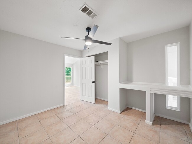 Building Photo - 6214 Skyview Dr