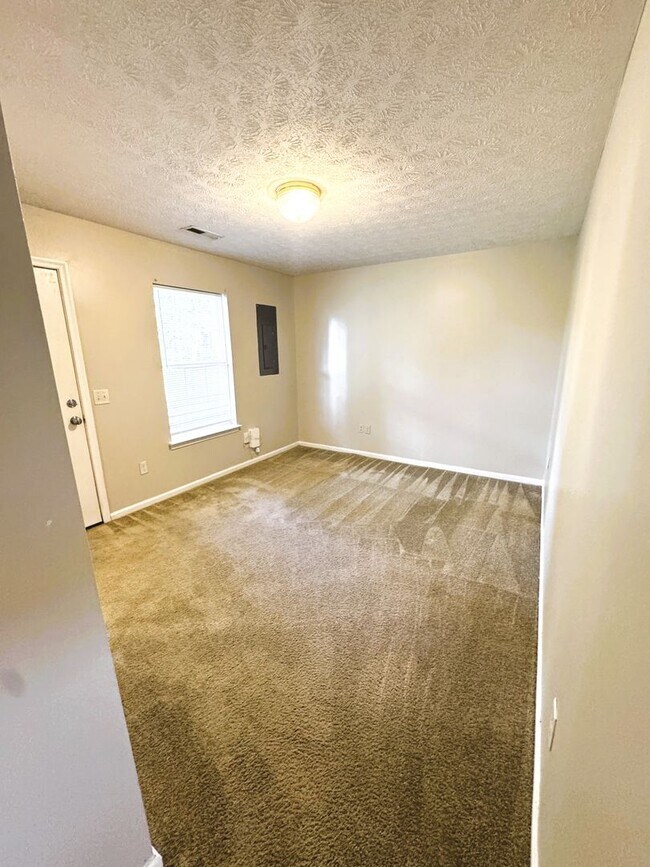 Building Photo - 315 Emerson Ln