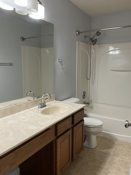 Building Photo - 4020 Gentry Ln