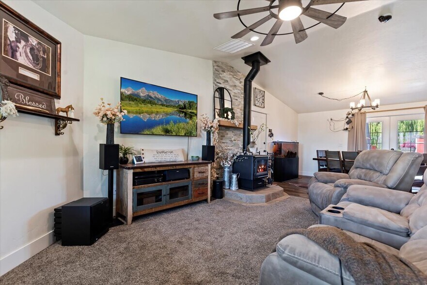 Building Photo - 15916 Hill Top Cir