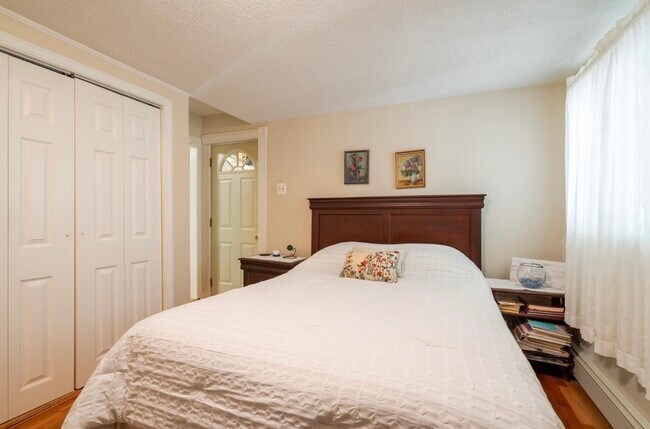 Building Photo - 24 Jane St