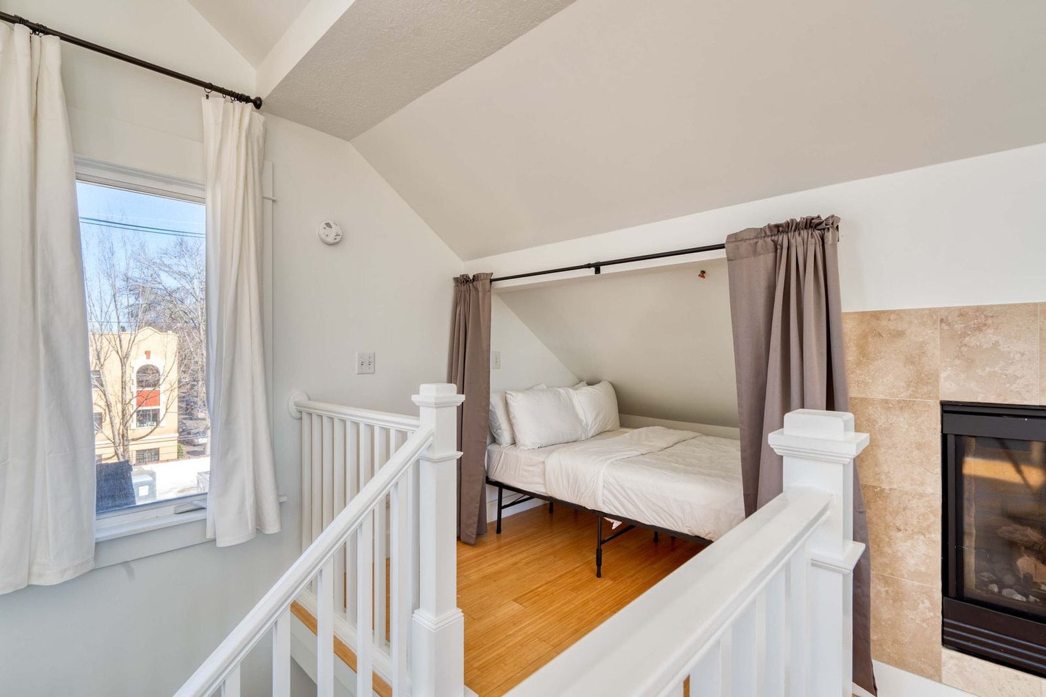 Building Photo - 915 SE 29th Ave