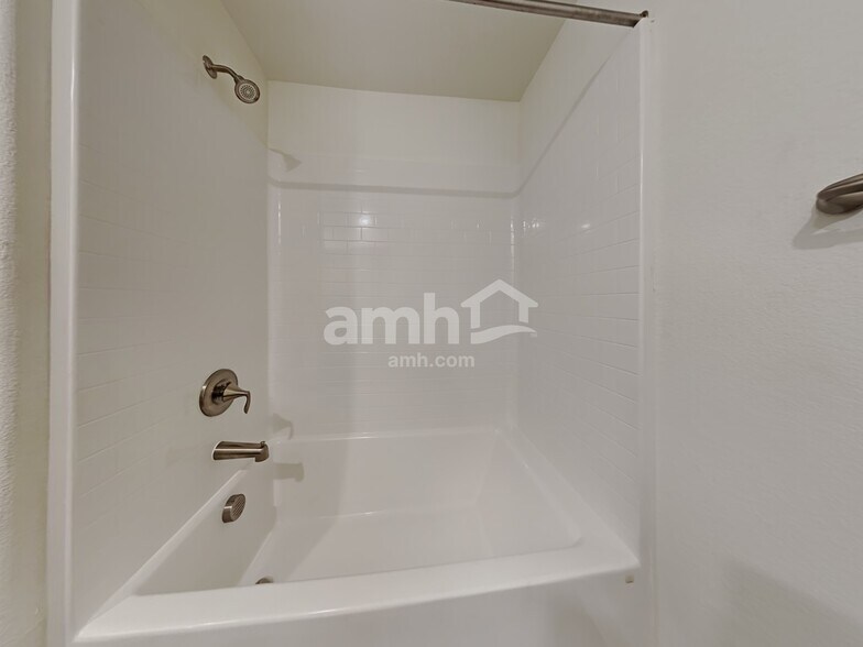 Building Photo - 4739 Tree Swing St