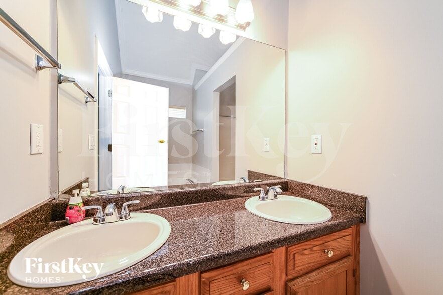 Building Photo - 12289 Riviera Dr