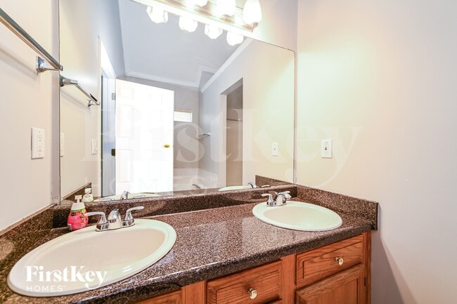 Building Photo - 12289 Riviera Dr