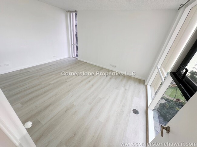 Building Photo - 1212 Nuuanu Ave