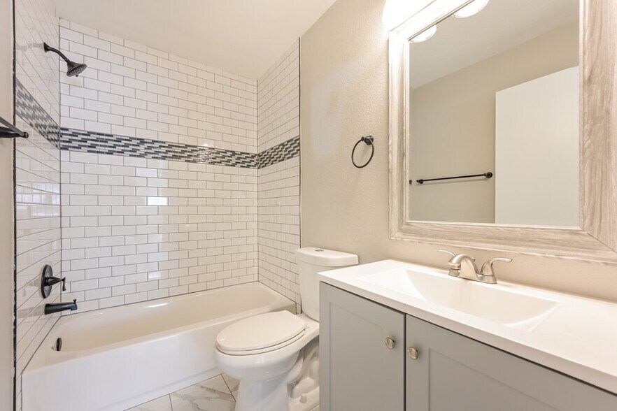 Building Photo - 2352 Quartz St